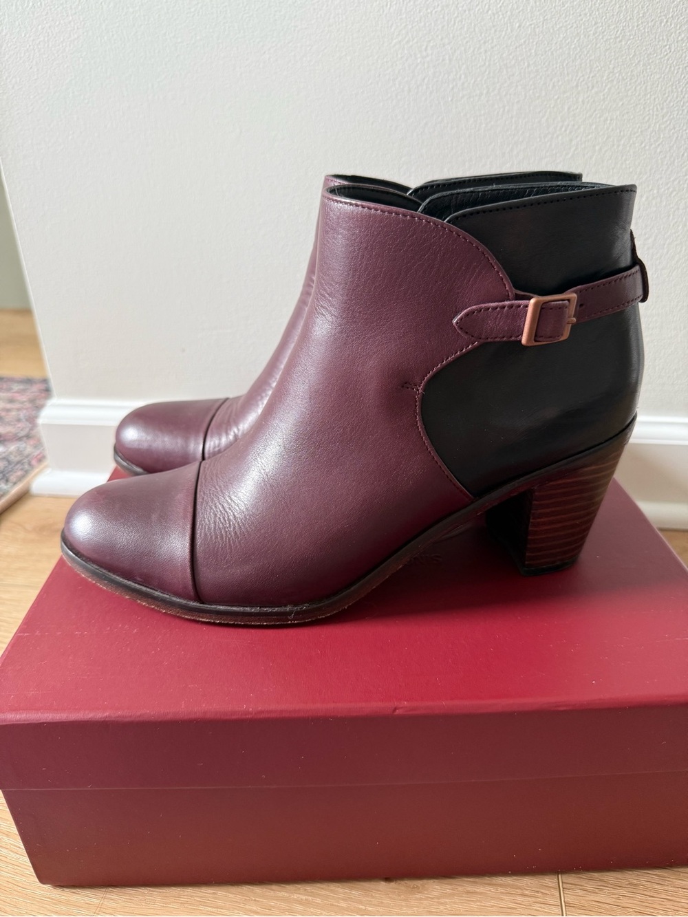 Wolverine Burgundy and Black Leather Ankle Boots